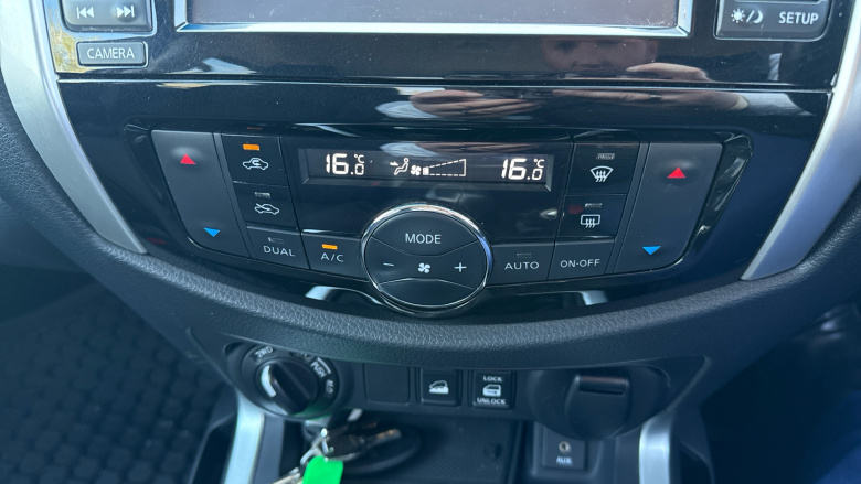 Nissan Navara Np300 Diesel Double Cab Pick Up N-Connecta 2.3dCi 190 4WD